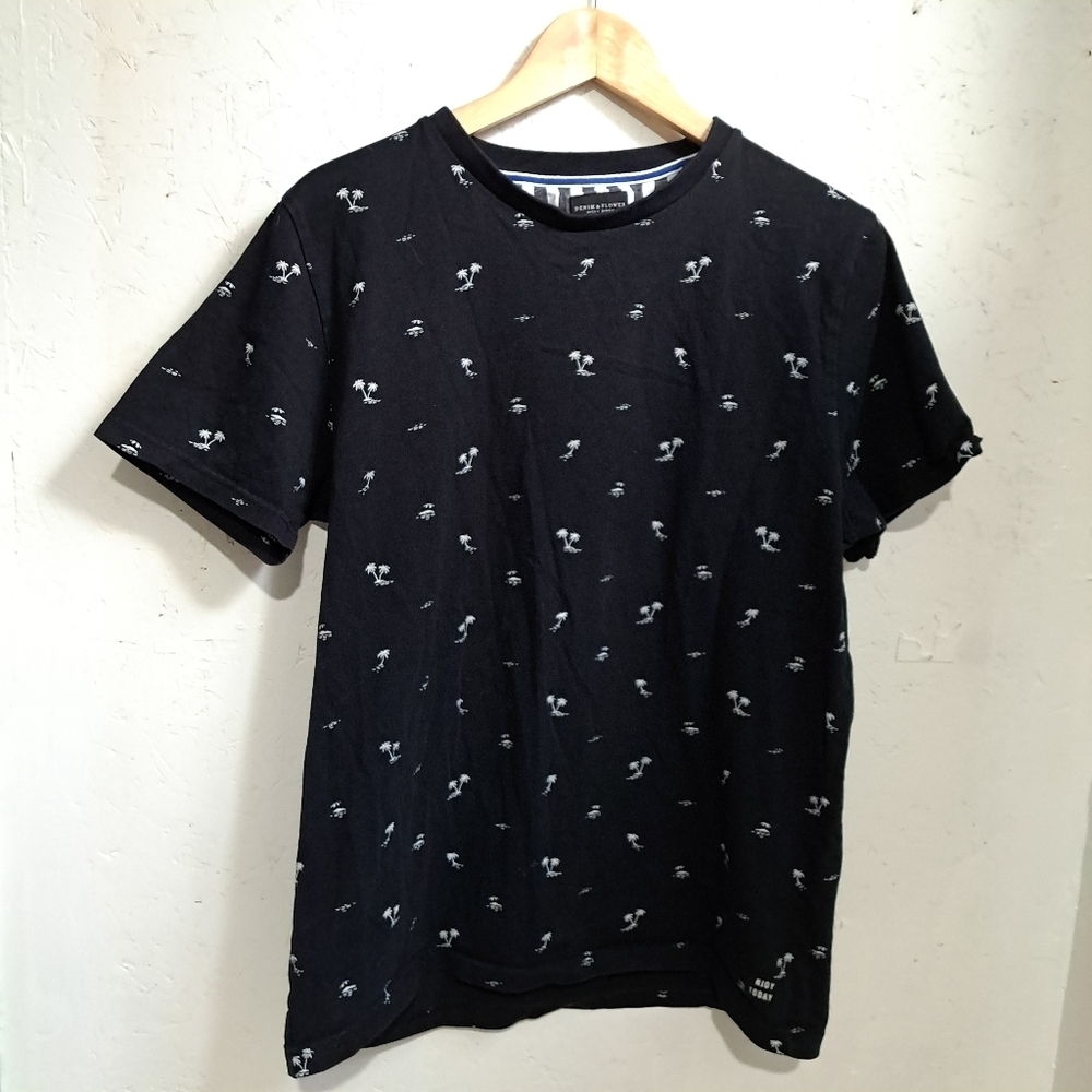 Denim & flower | Black & White palm tree pattern men's crew neck t shirt